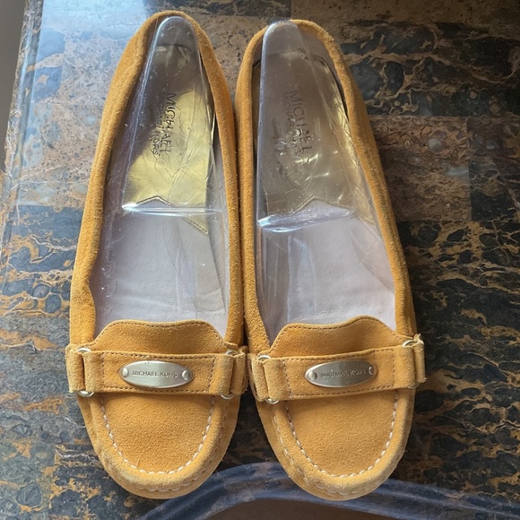 MICHAEL KORS YELLOW MUSTARD SUEDE WOMEN MOCCASINS FLAT SHOES SIZE US 9 - Picture 1 of 12